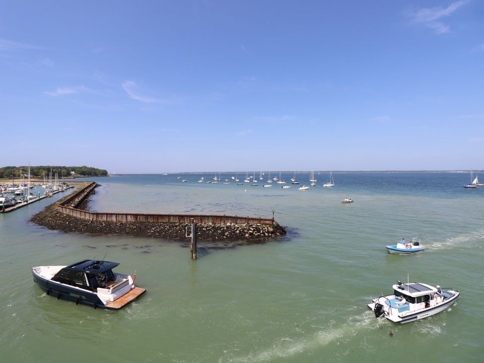 Cape A6 - Isle of Wight & Hampshire - 1171473 - thumbnail photo 23