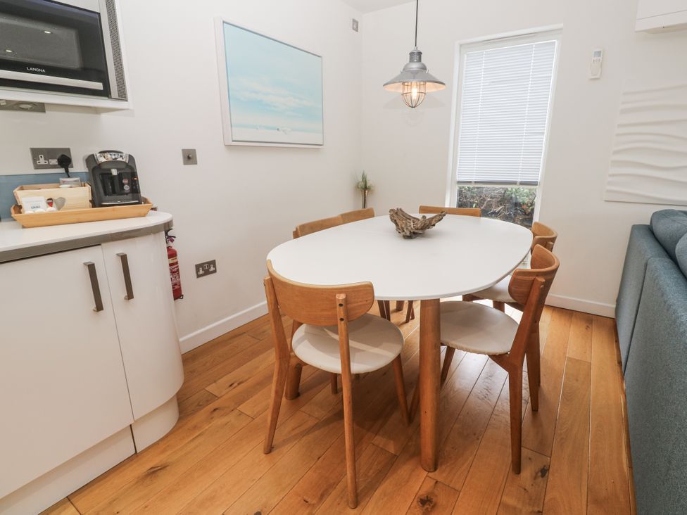 A dining room with a table and chairs at The Black Barnacle in Portreath