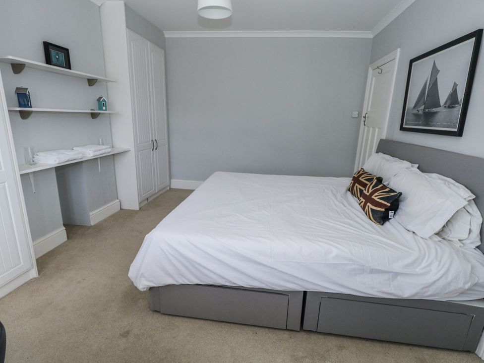 A bedroom with a bed against the wall at King Henry House Lymington