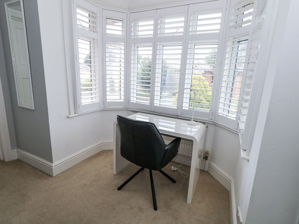 An office with a desk and chair at King Henry House in Lymington