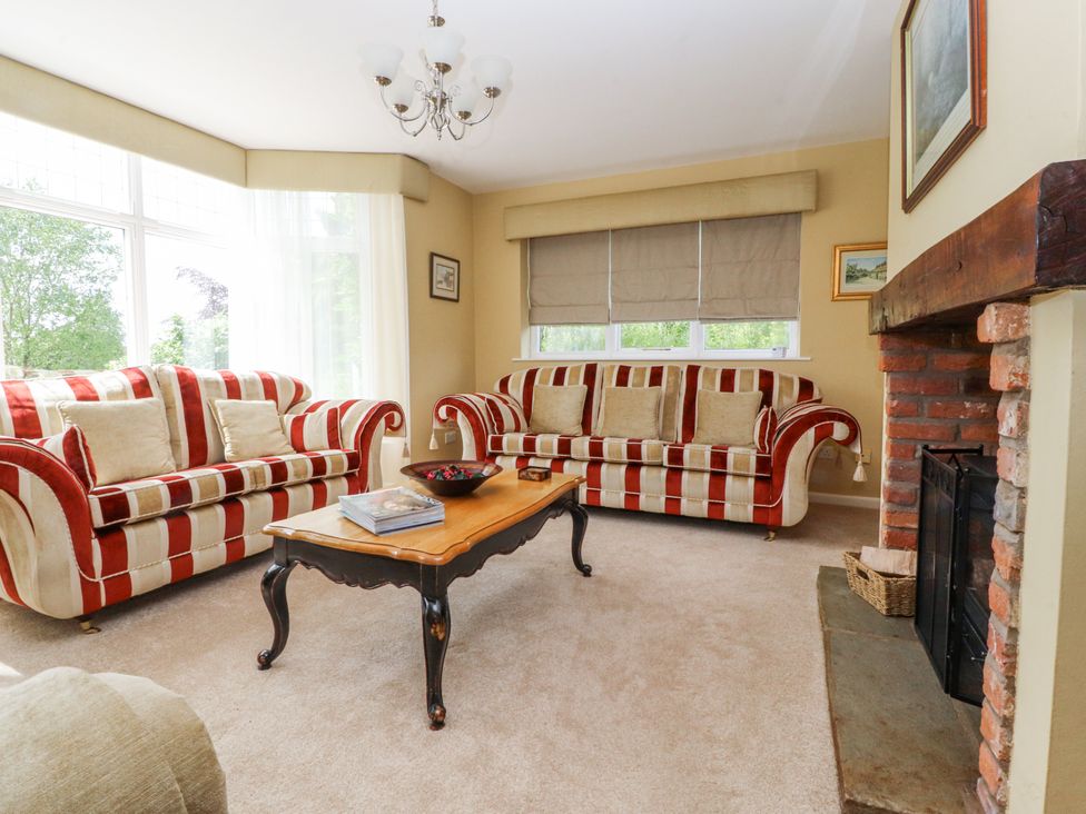 A living room with two sofas and a coffee table at The Old Coach House in Bilsborrow
