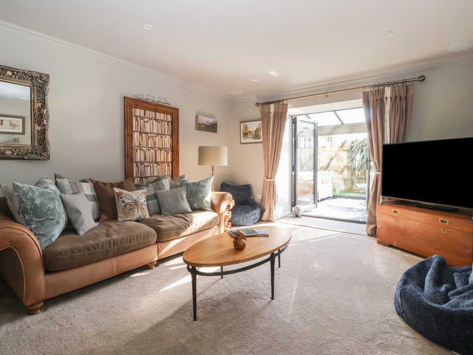 A living room with a sofa and coffee table at Johns Cottage in Hampsthwaite