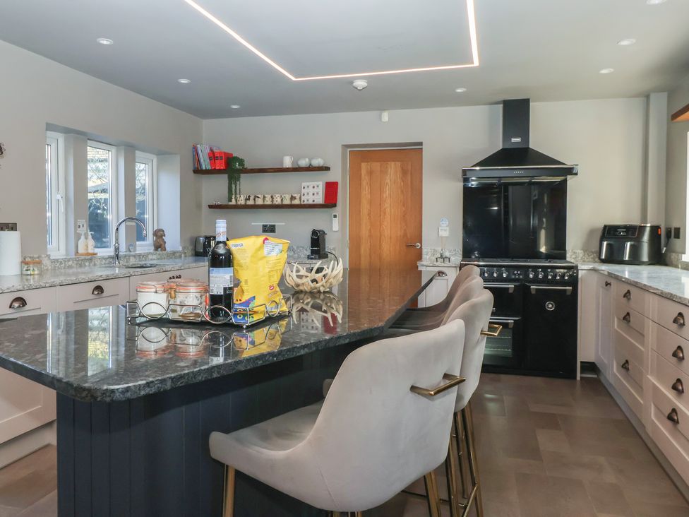 A kitchen with a counter island and appliances at Johns Cottage in Hampsthwaite