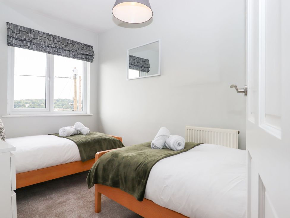 A bedroom with two beds in at 15 Summerland Avenue in Dawlish