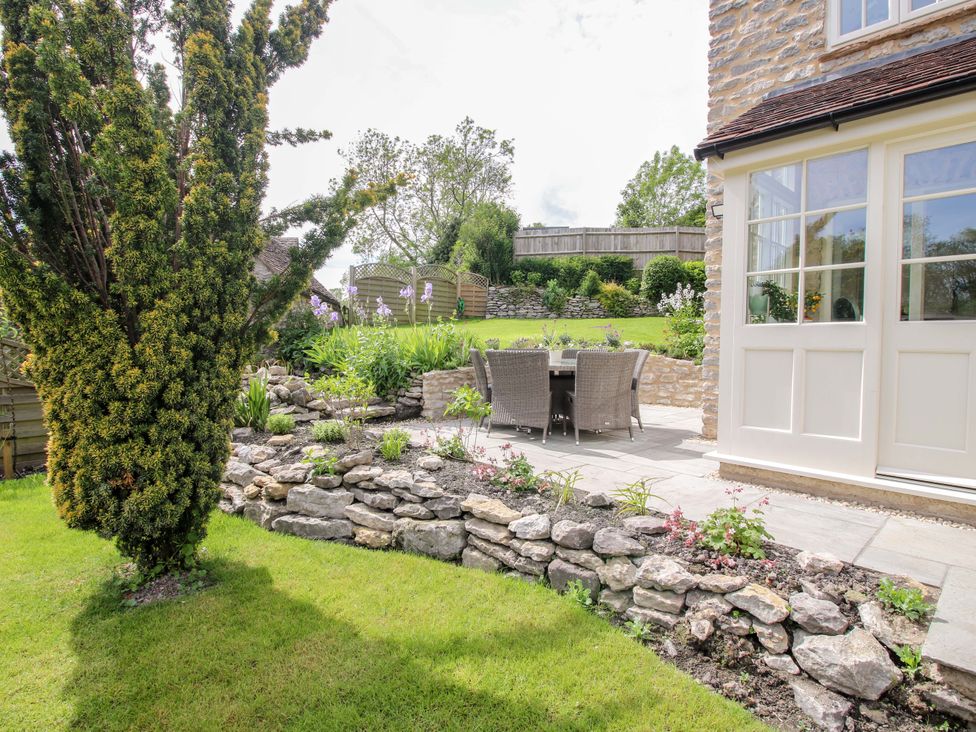A garden with a patio set at 5 Shrewsbury Road in Much Wenlock