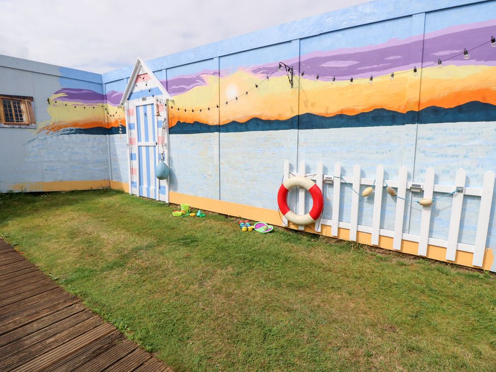 A garden with a painted wall and toys at Plimoth N8 in Yarmouth