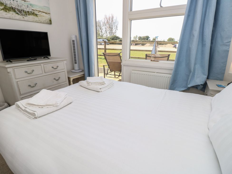 A bedroom with a bed and television at Plimoth N8 Yarmouth