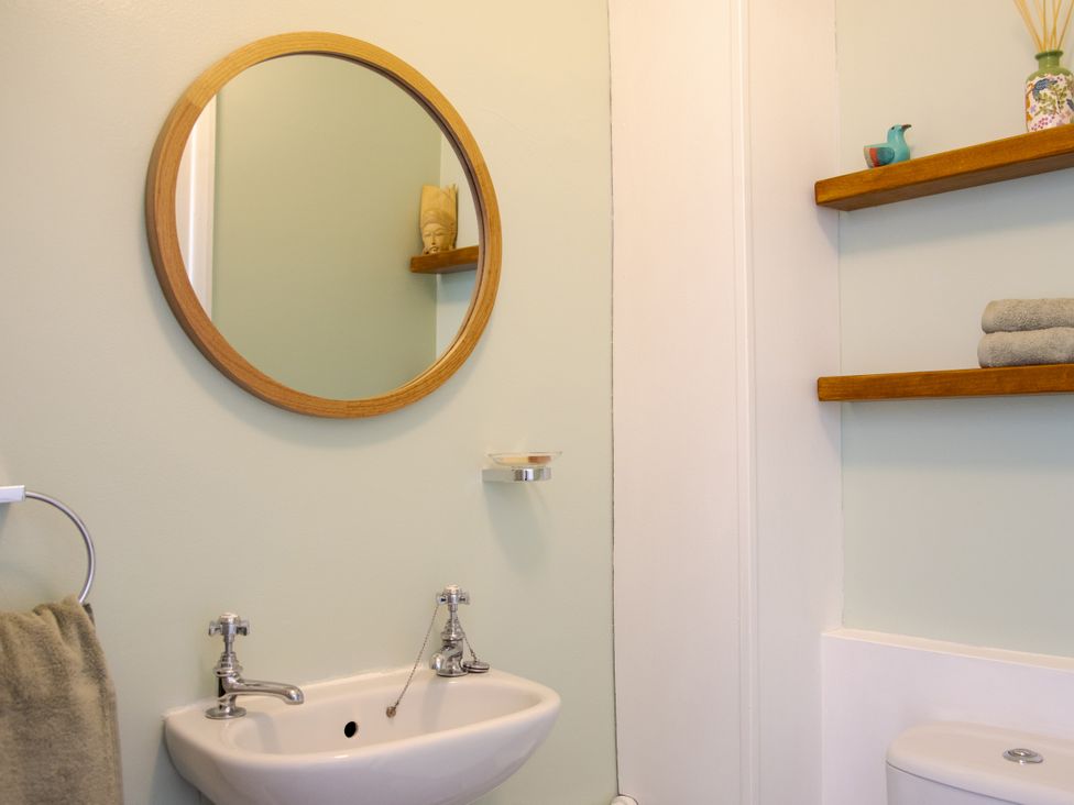 A bathroom with a washbasin and mirror at Little Thornsett in Chelmorton