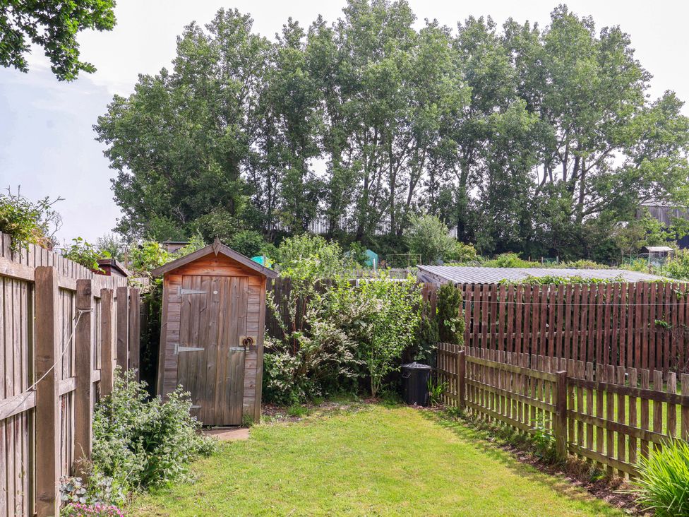 A garden with a shed and trees at 8 Wharfedale Mews in Otley