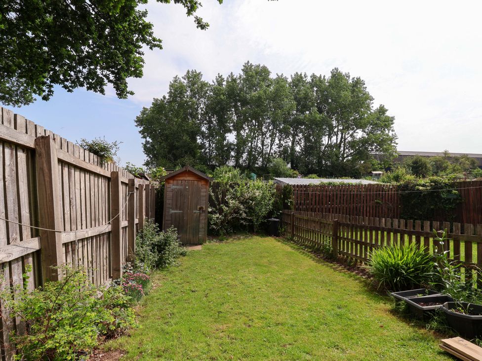 A garden with a shed and plants at 8 Wharfedale Mews in Otley