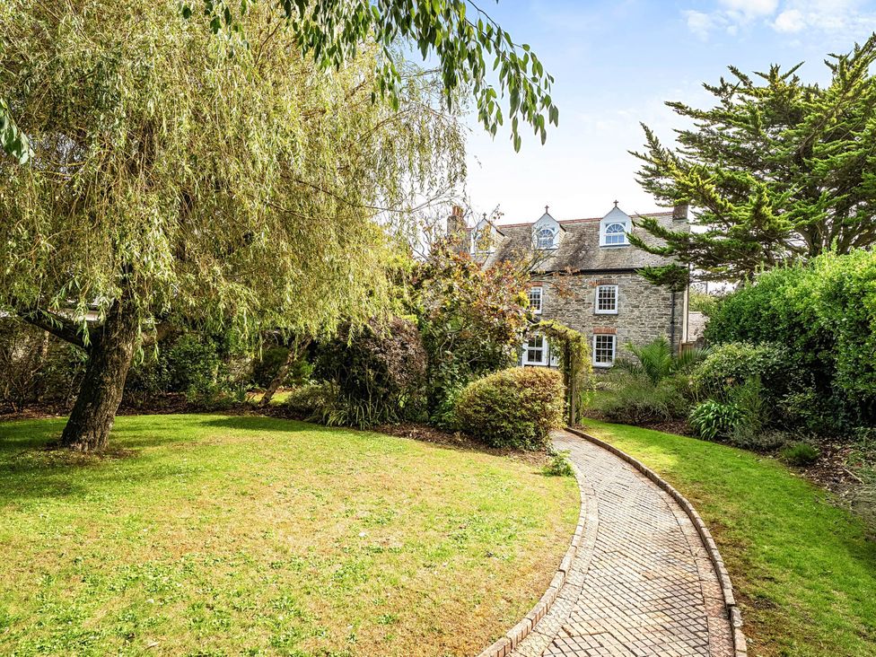 A house with a garden and a pathway at Vosporth Villa in Crantock