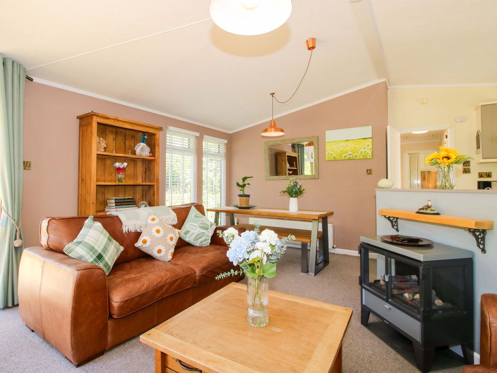 A living room with a sofa and coffee table at Dunromin in Montgomery
