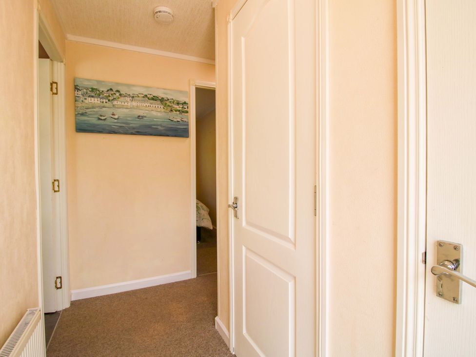 A hallway with doors and a painting at Dunromin Montgomery
