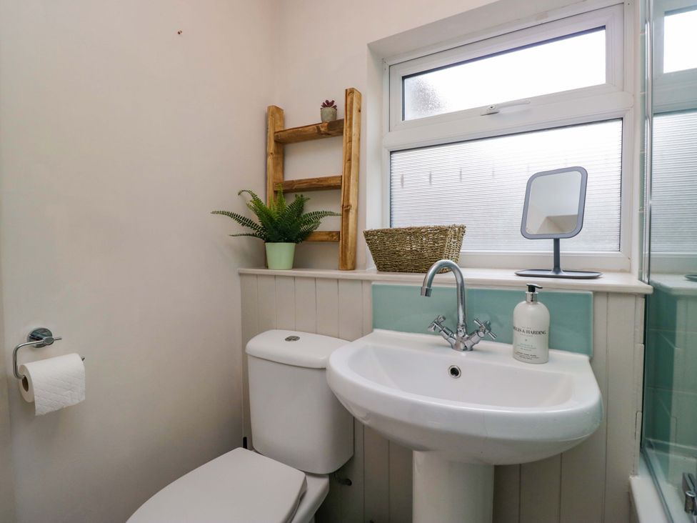 A bathroom with a toilet and sink at Dakota in Boot