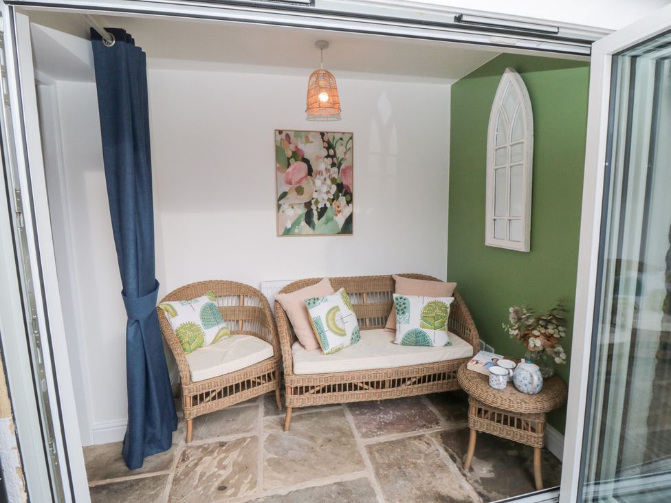 A snug area with a sofa and coffee table at The Old Chapel in Brompton-By-Sawdon