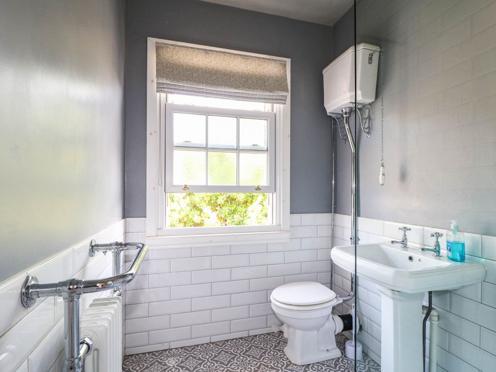 A bathroom with a sink and toilet at Bardon Hill Manor in Coalville