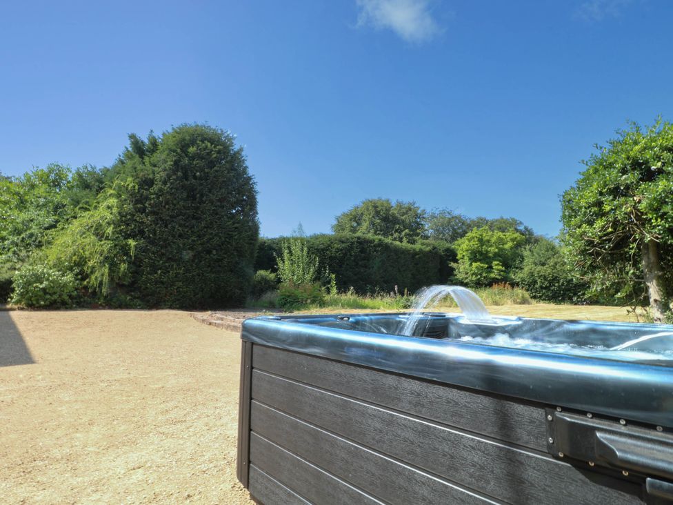 A hot tub with water feature in a garden at Bardon Hill Manor in Coalville