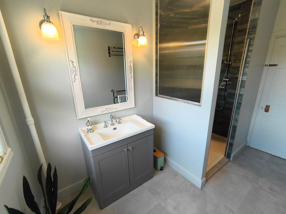 A bathroom with a sink and mirror at Bardon Hill Manor Bardon Hill near Coalville