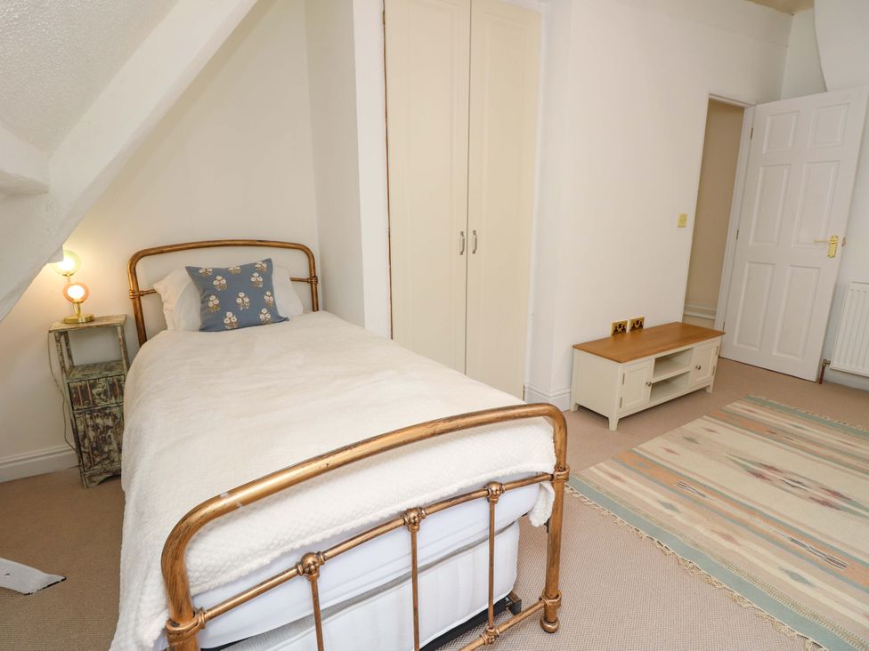 A bedroom with a single bed and a wardrobe at Glebe Garth in Chale near Niton