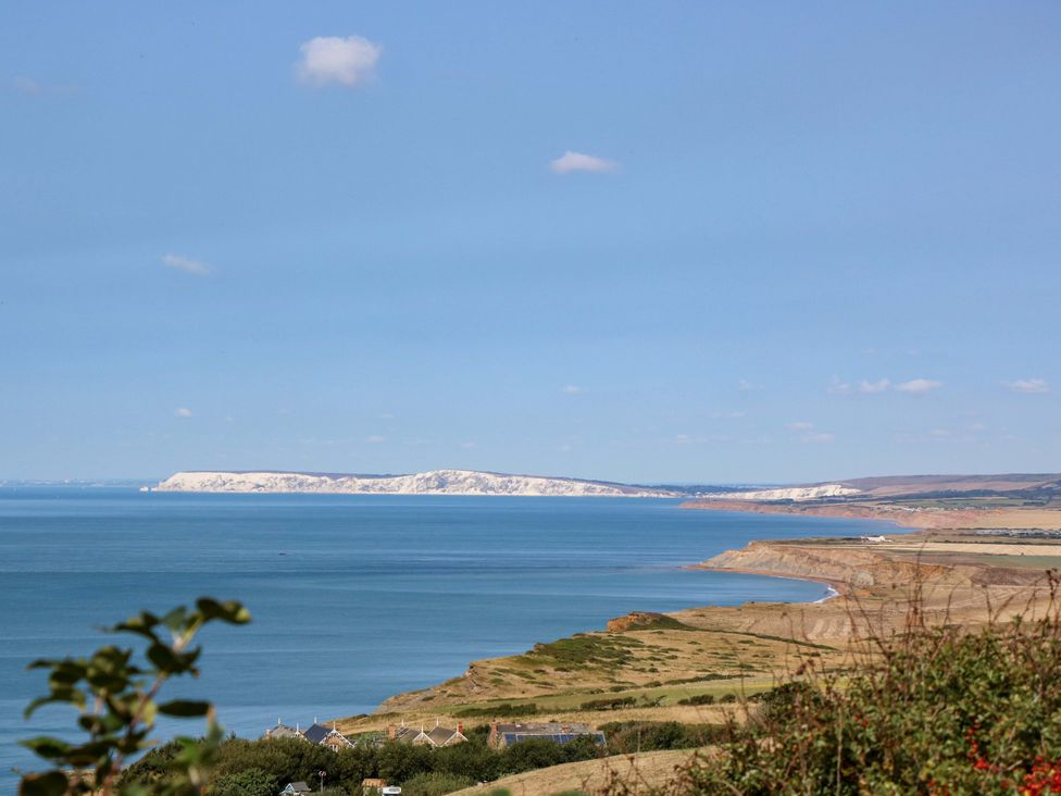 A coastline and ocean view at Glebe Garth in Chale near Niton