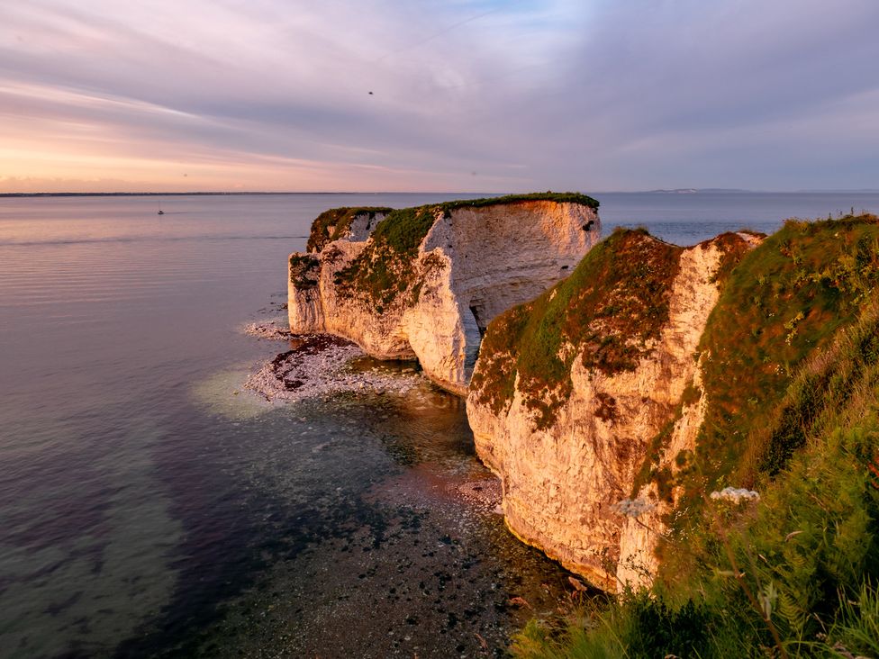 Cliffs by the ocean during sunset at Seaheaven