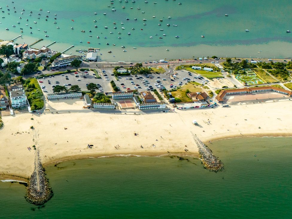 A beach area with boats and a parking lot at Seaheaven
