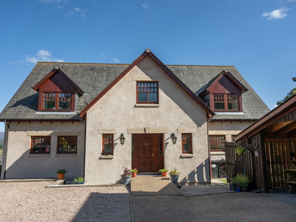 A house with windows and a door at Old Distillery Lodge