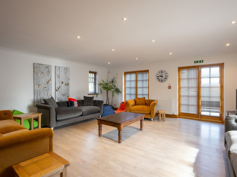 A living room with sofas and a coffee table at Old Distillery Lodge