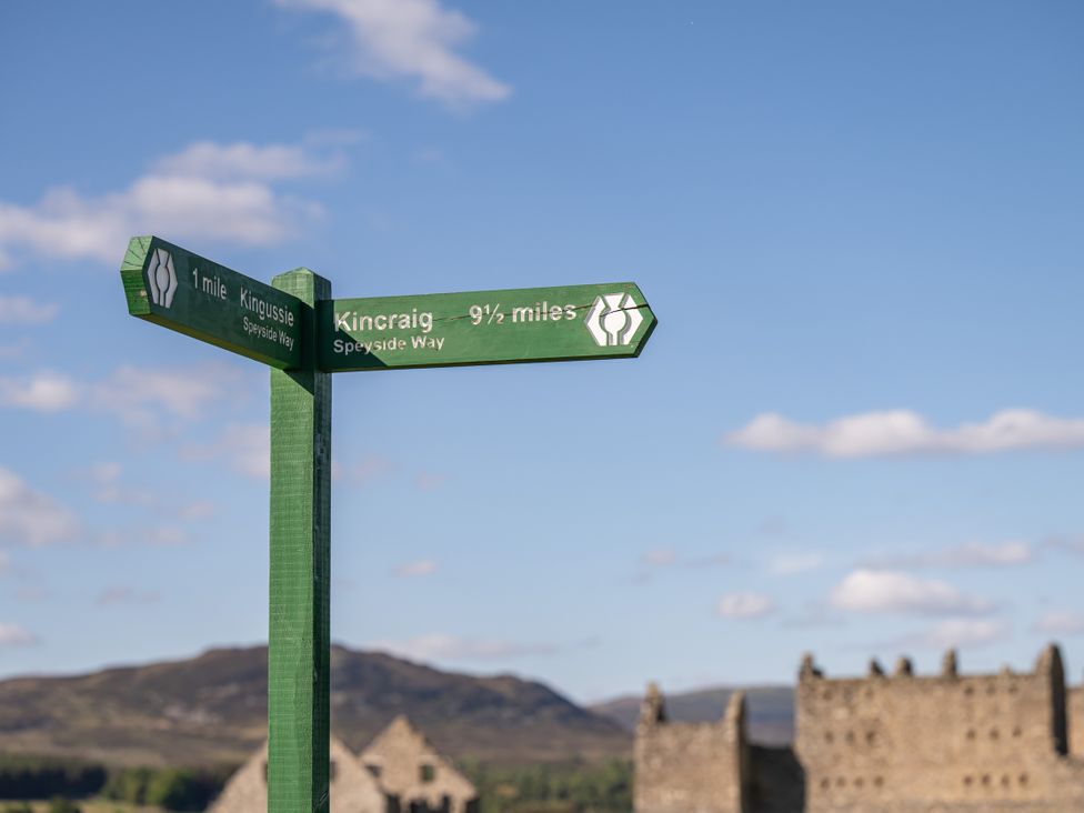 A directional sign indicating distances to Kincraig and Kingussie on the Speyside Way