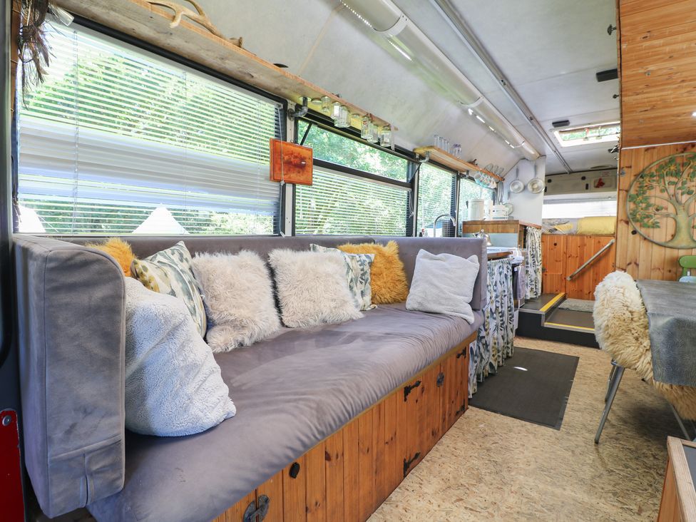 The White Cloud Bus - Peak District & Derbyshire - 1172315 - thumbnail photo 4
