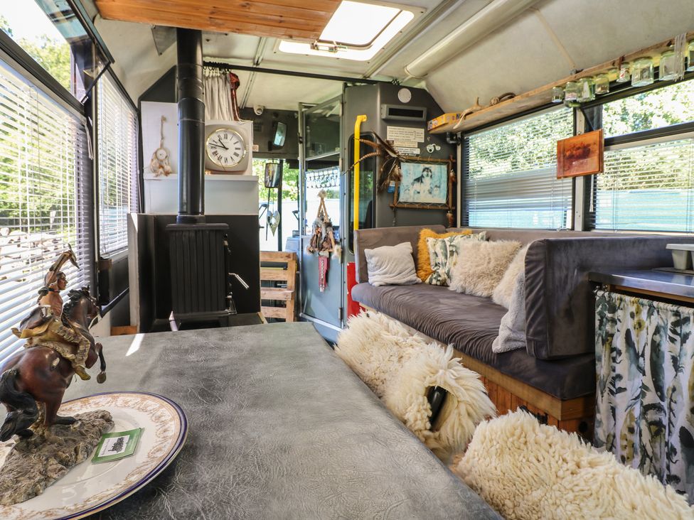 The White Cloud Bus - Peak District & Derbyshire - 1172315 - thumbnail photo 7