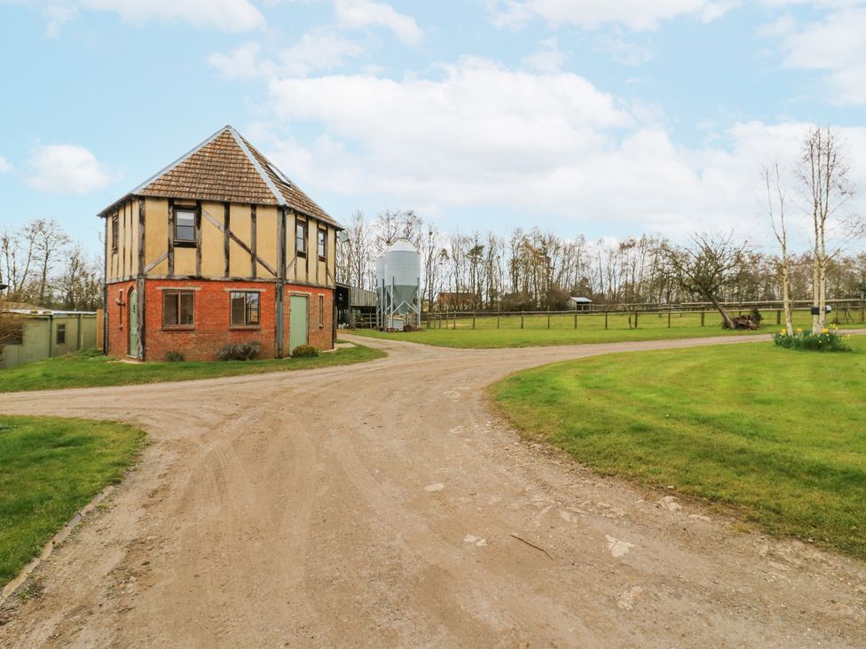 The Round House - Cotswolds - 1172414 - thumbnail photo 39