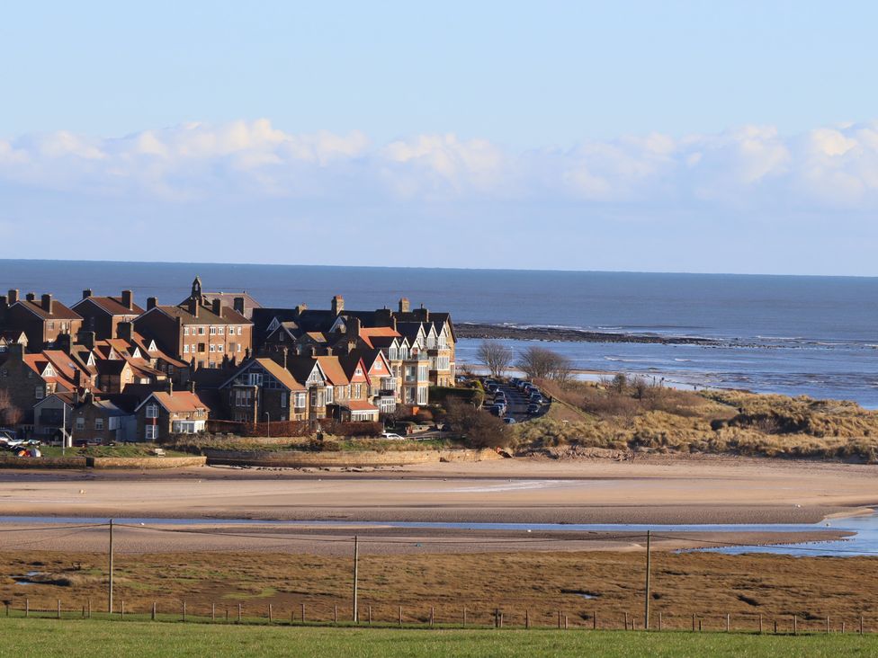 A view of houses by the sea at Seafield Coach House in Alnmouth