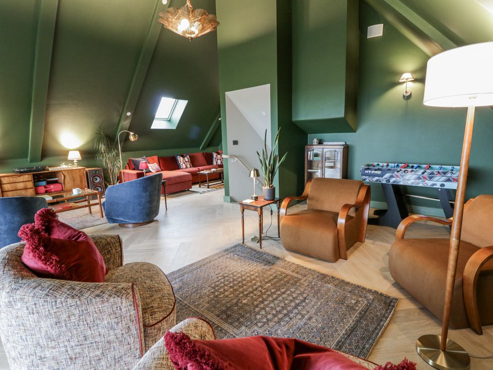 A living room with chairs and a coffee table at Twyn Isaf Borth