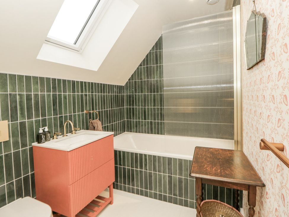 A bathroom with a wash basin and bathtub at Twyn Isaf in Borth
