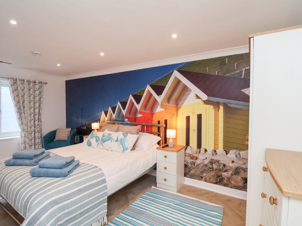 A bedroom with a bed and wall mural at 32 Quay Street in Scarborough