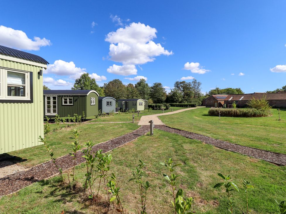 Magnolia - Lincolnshire - 1172715 - thumbnail photo 17