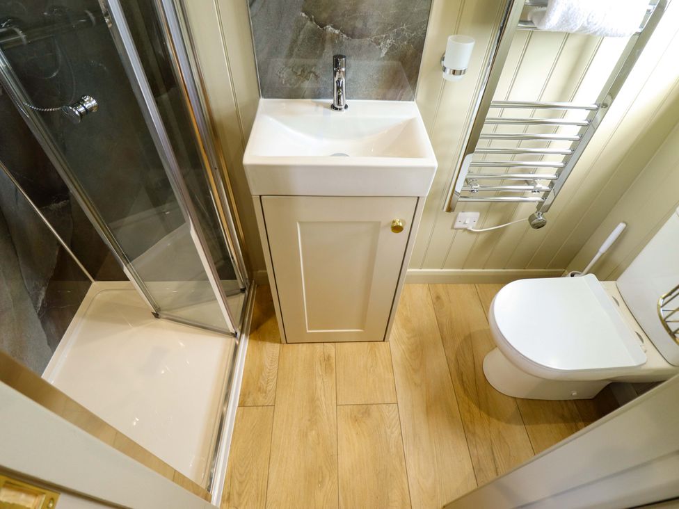 A bathroom with a shower, sink, and toilet at Snowdrop in Grimsby