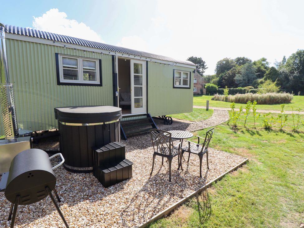 An outdoor area with a trailer and seating at Snowdrop in Grimsby