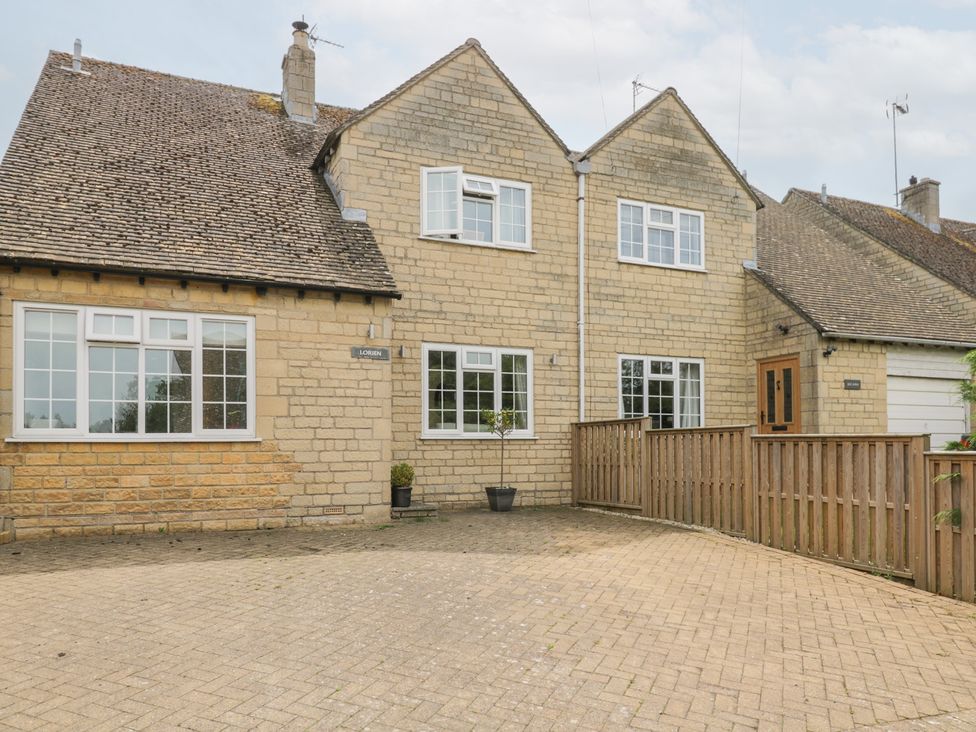 A house with windows and a wooden fence at Lorien in Fifield