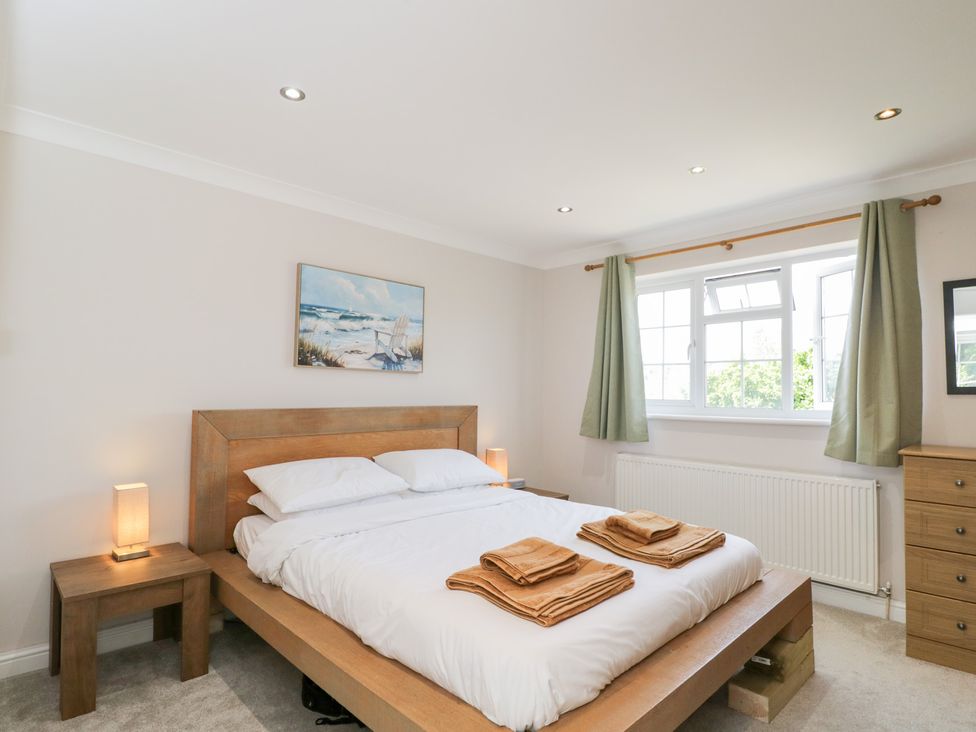 A bedroom with a bed and bedside tables at Lorien in Fifield