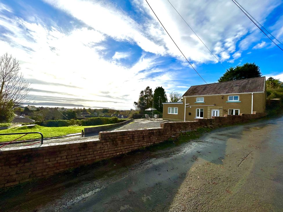 A house with a garden and road in front at Graig Goch Burry Port