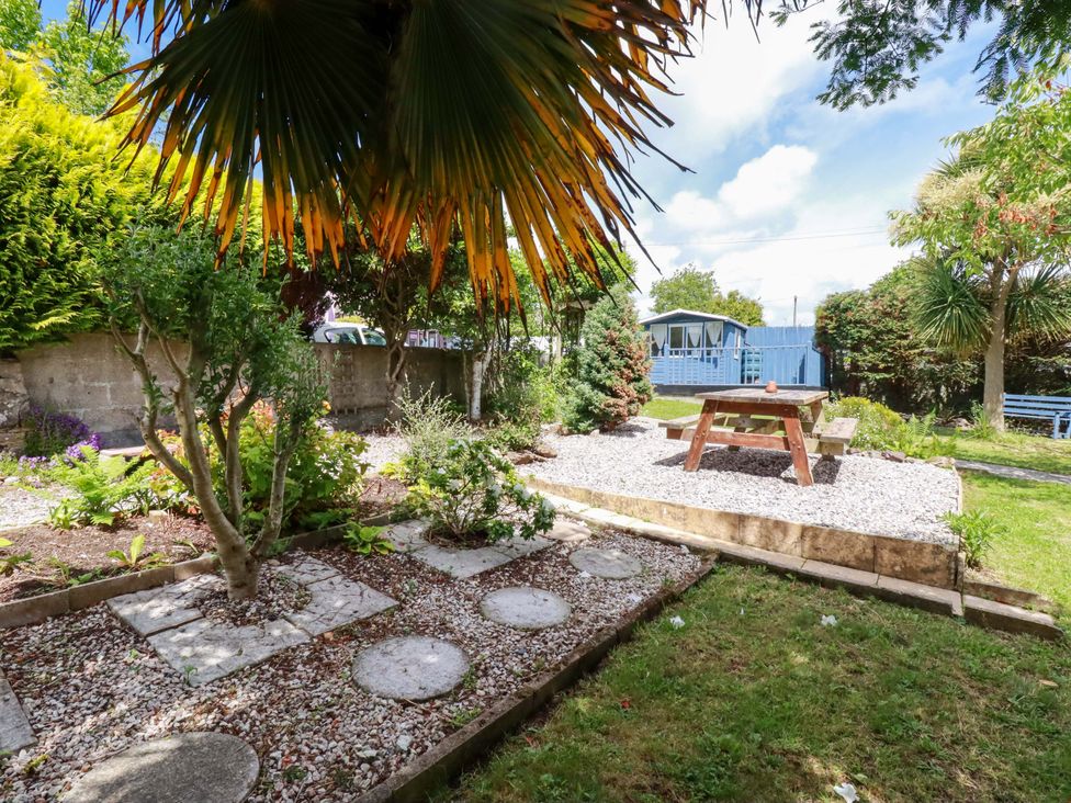 A garden with a table and chairs at Brockstone Cottage St Austell