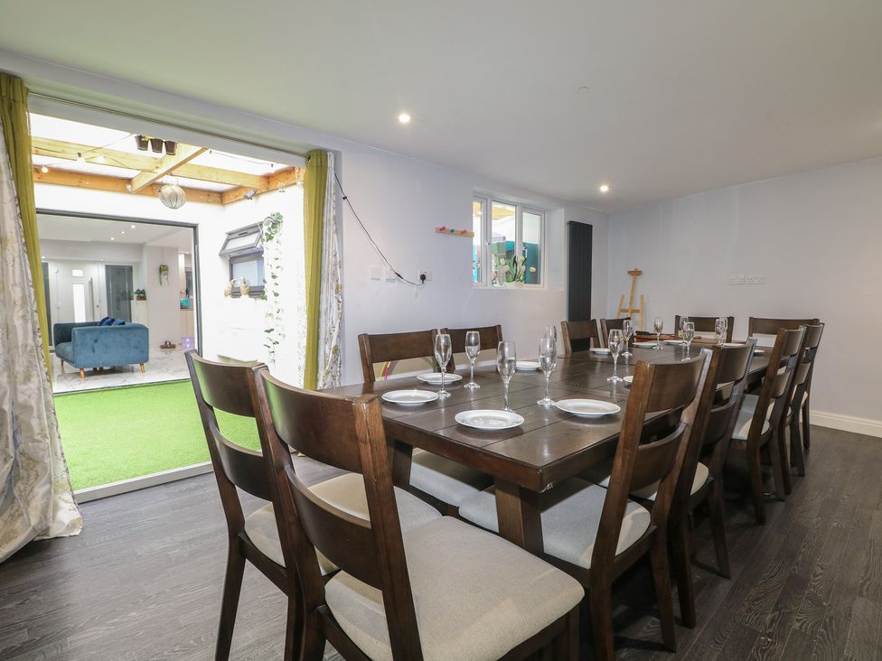 A dining room with a large table and chairs at Falcon Bal House