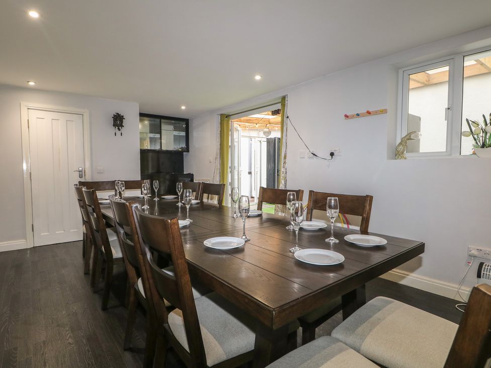 A dining room with a table and chairs at Falcon Bal House