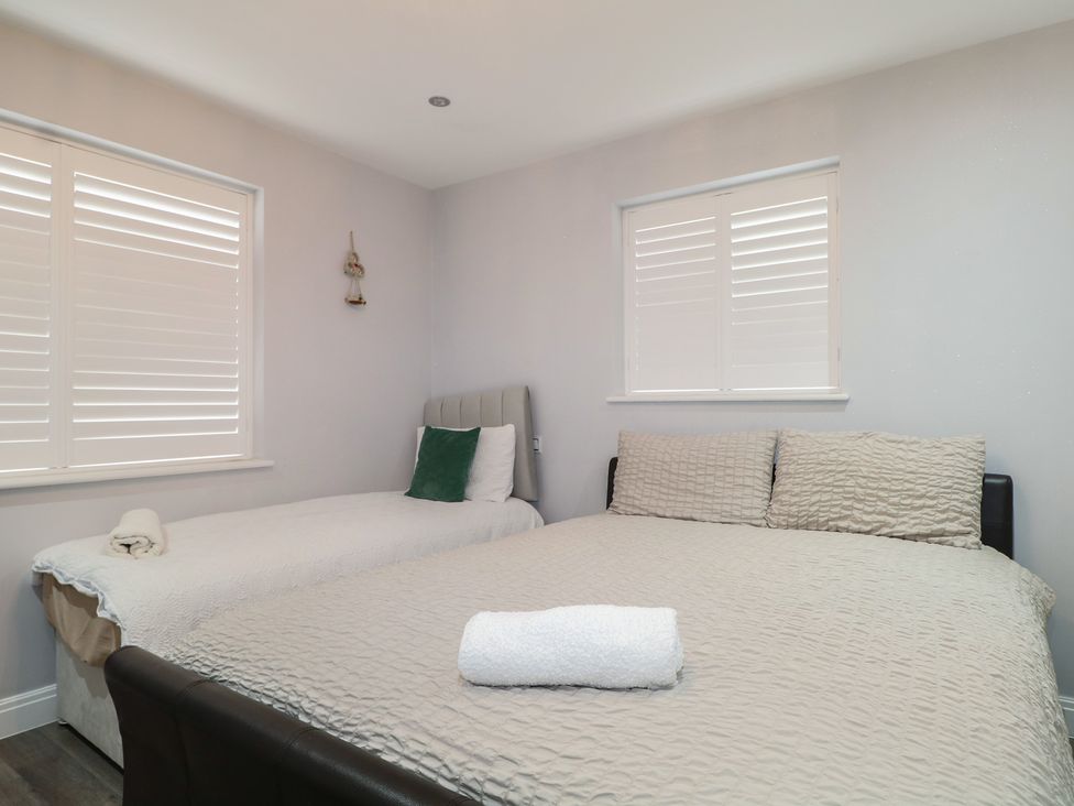 A bedroom with a double bed and a twin bed at Falcon Bal House