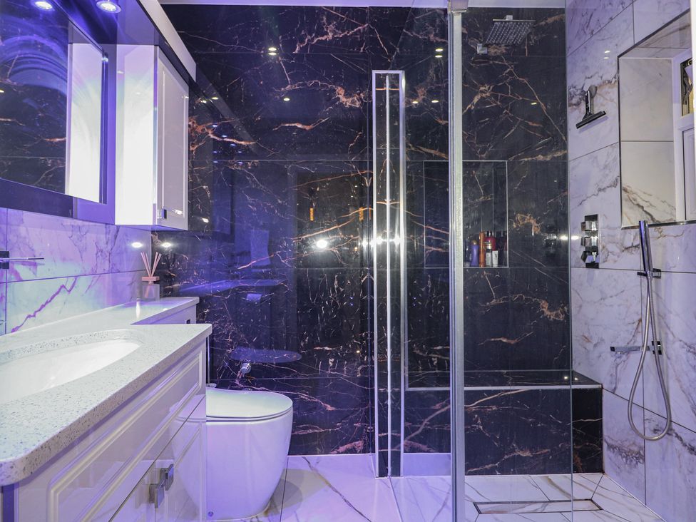 A bathroom with a sink and shower at Falcon Bal House