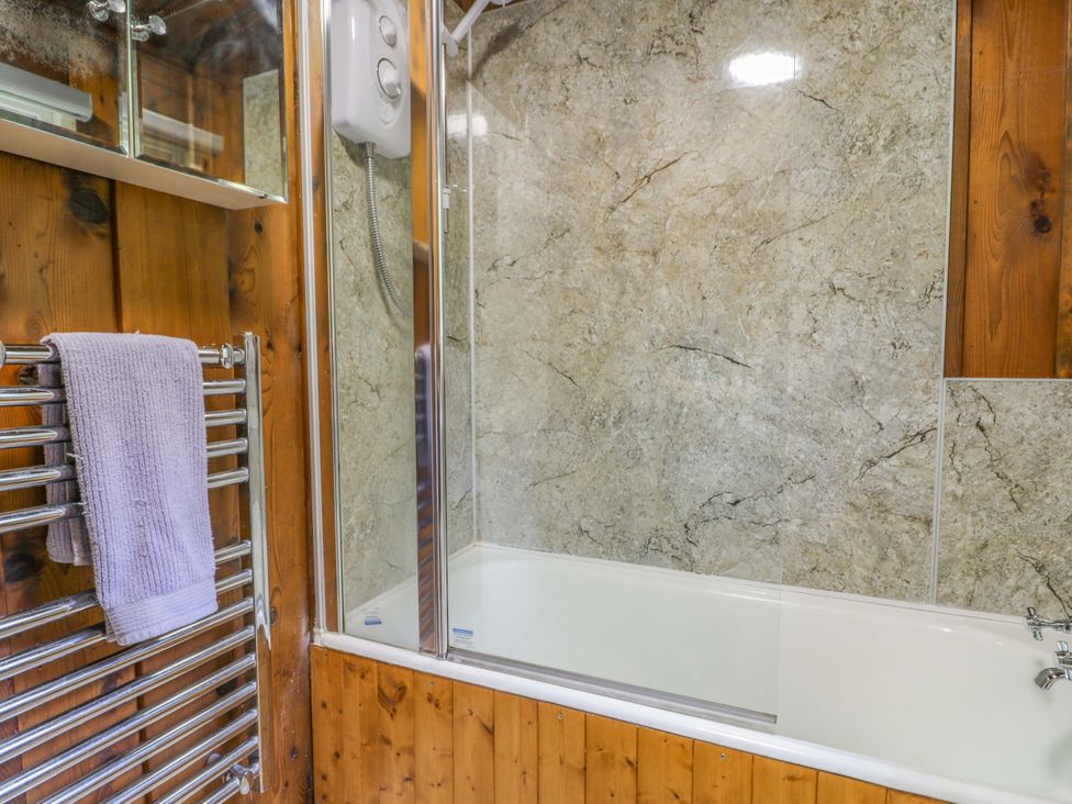 A bathroom with a bathtub and shower at Ty Bedwen in Dinas Mawddwy
