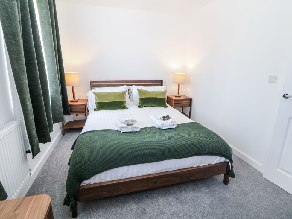 A bedroom with a bed and bedside table at Peak Avenue Retreat in Wingerworth near Chesterfield