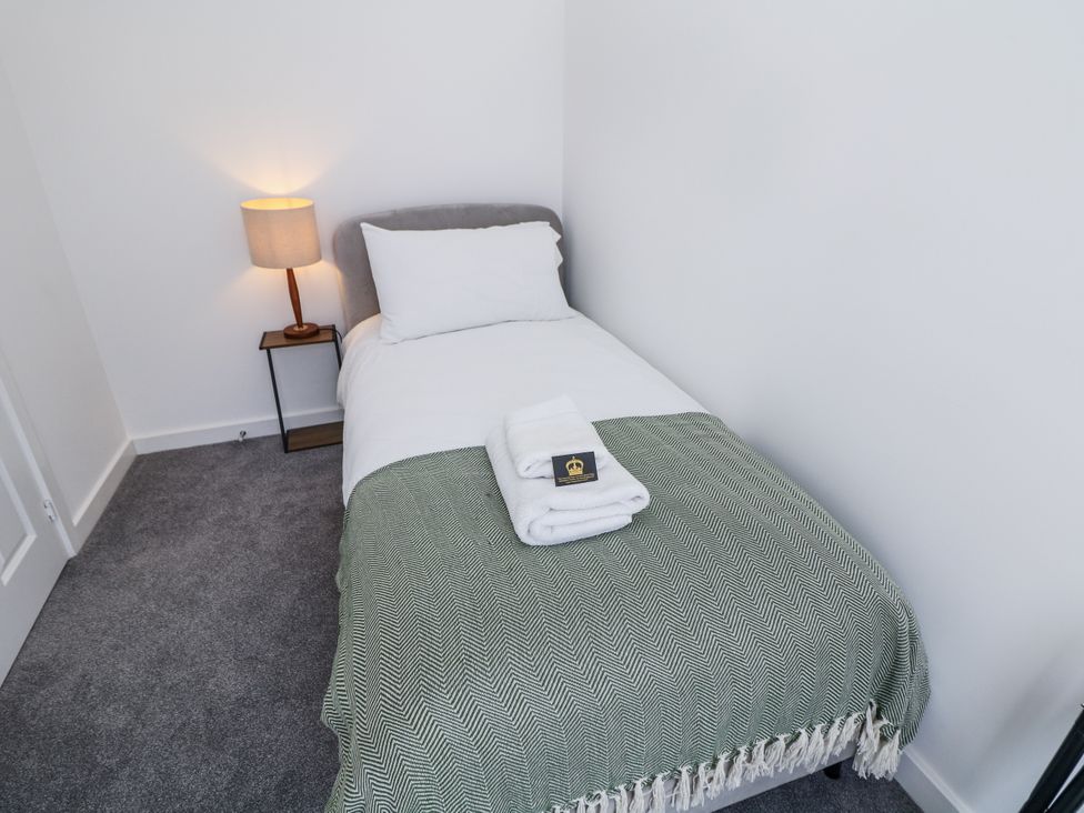 A bedroom with a single bed and lamp at Peak Avenue Retreat Wingerworth near Chesterfield